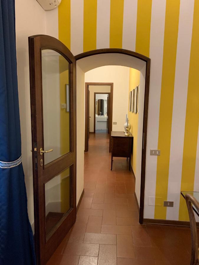 Signoria Apartment With Patio Florens Exteriör bild