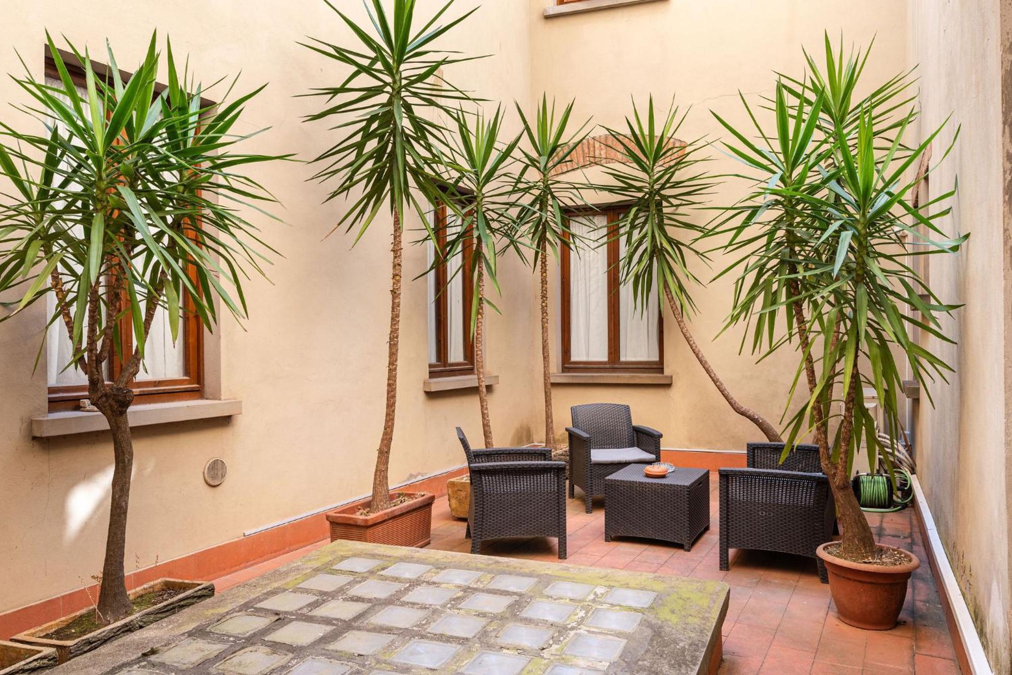 Signoria Apartment With Patio Florens Exteriör bild